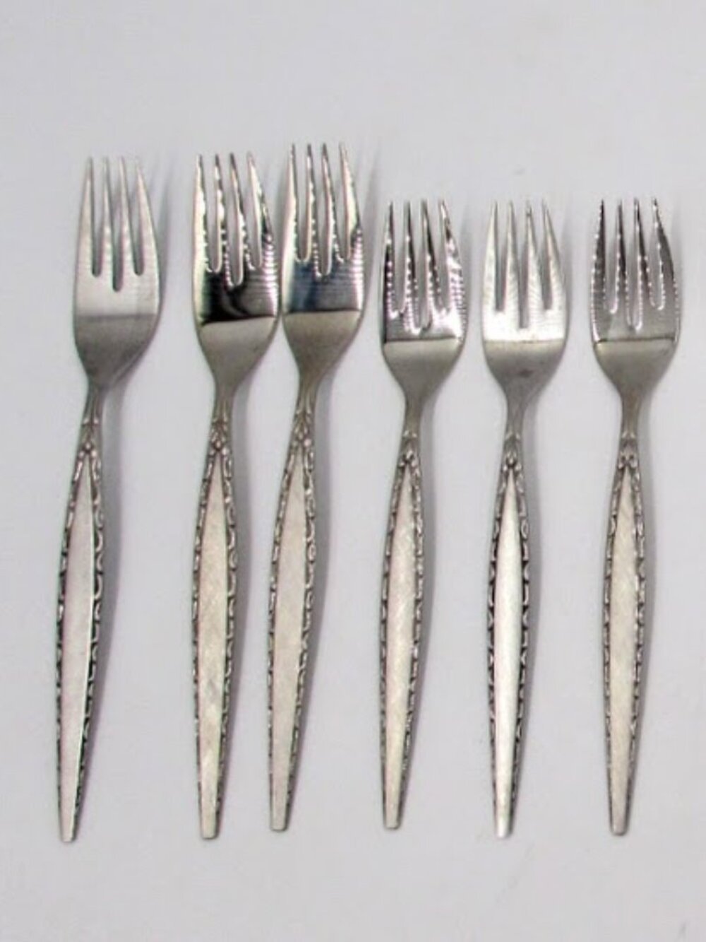 Vintage Venetia Oneida Community Stainless Steel Flatware 12 Piece Set